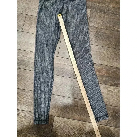 Lululemon Leggings Womens Size 4 Black And White - Picture 7 of 7
